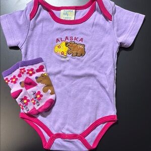 Girls size 12 mths | Alaska onesie/sock set